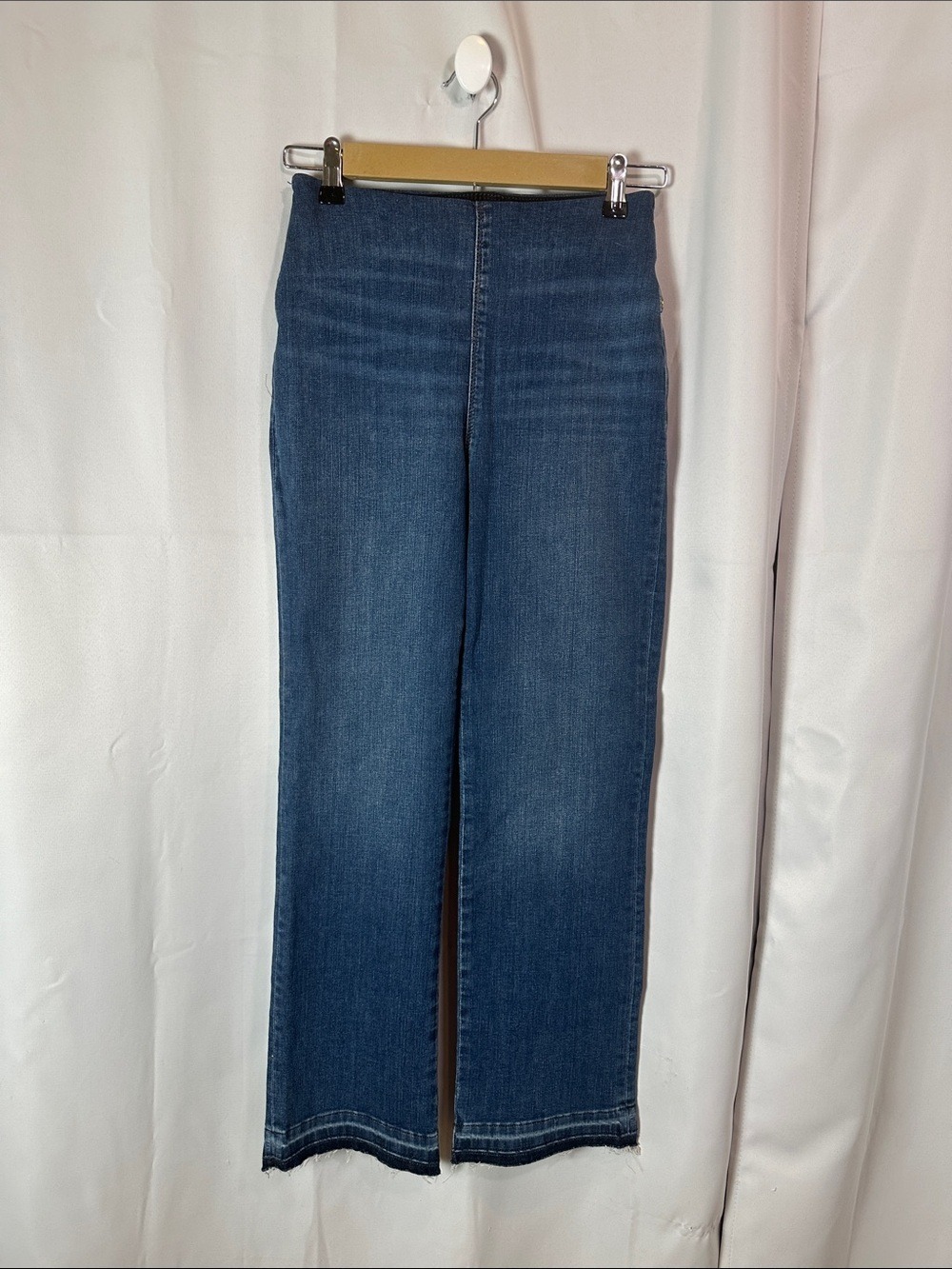 Lysse Pull-On Frayed Hem Jeans - Size Small